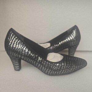 Walking Cradles Karat Silver Croc 7 Extra Wide